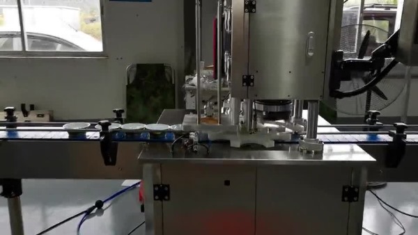 小（xiǎo）金碗罐全自動（dòng）封罐機