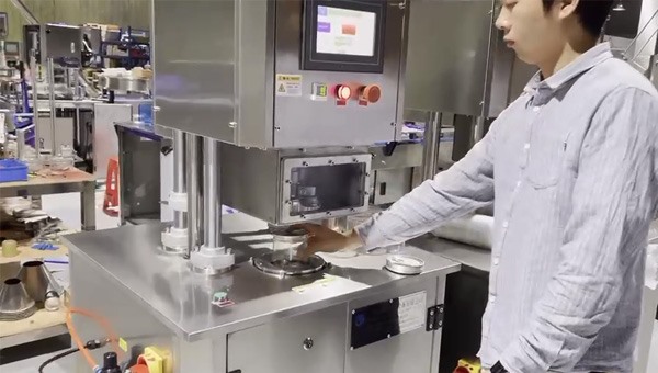 全自動抽真空充（chōng）氮封罐機 